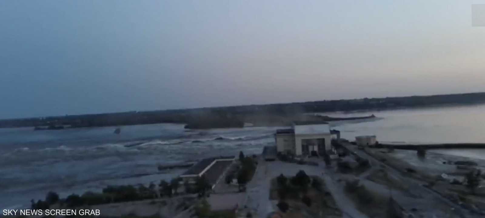 كييف تتهم القوات الروسية بتفجير سد نوفا كاخوفكا