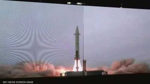 إيران تكشف عن أول صاروخ باليستي فرط صوتي محلي الصنع