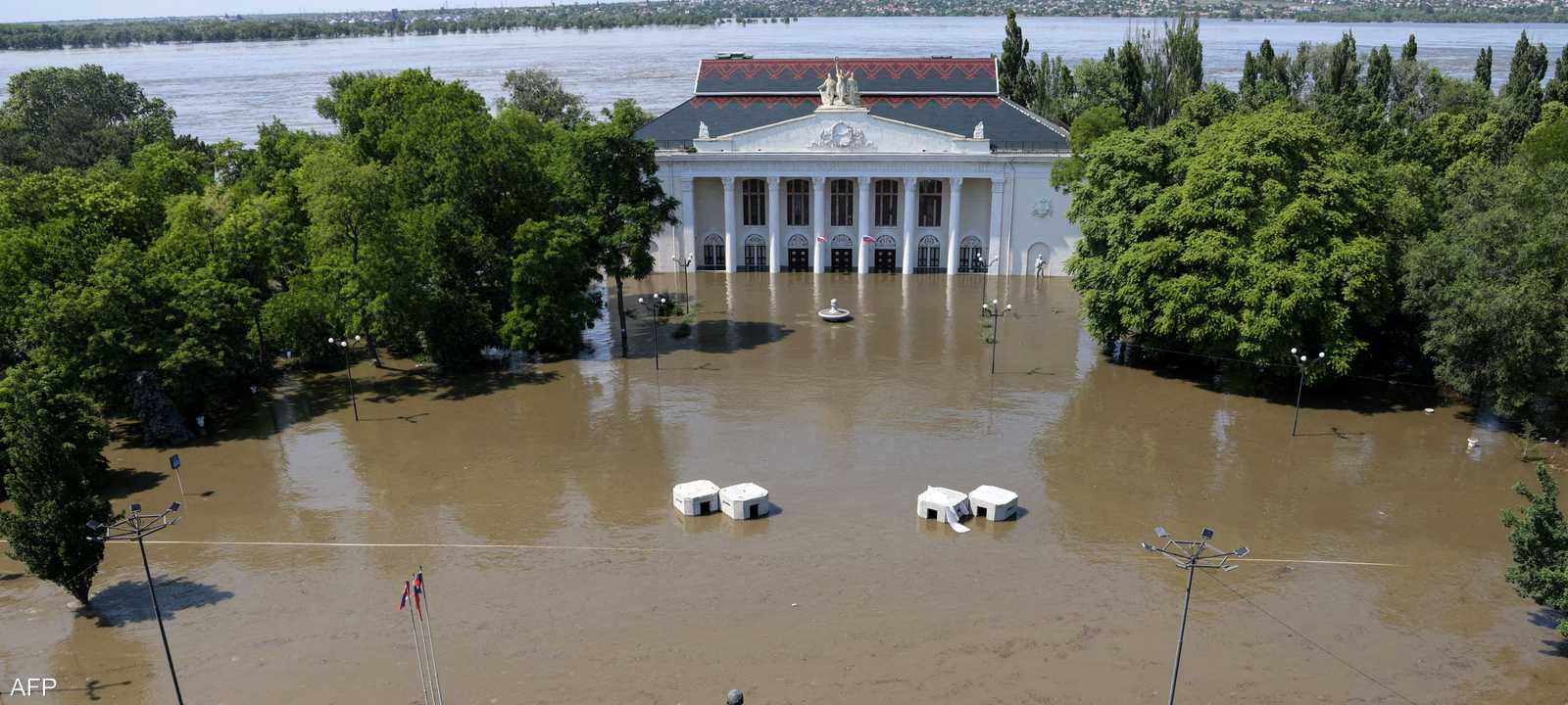 شكل سد نوفا كاخوفكا خلفه بحيرة