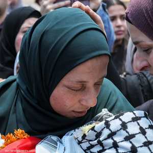 والدة الطفل محمد وابنها المقتول