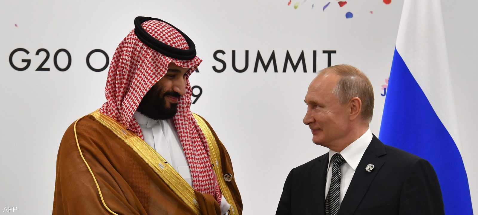الرئيس الروسي يصافح ولي العهد السعودي