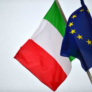 علم إيطاليا والاتحاد الأوروبي