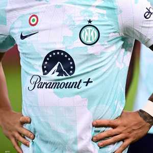 قميص الإنتر بالراعي "المؤقت" في النهائي