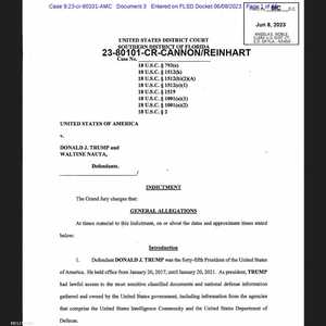 الصفحة الأولى من لائحة الاتهامات الموجهة لترامب