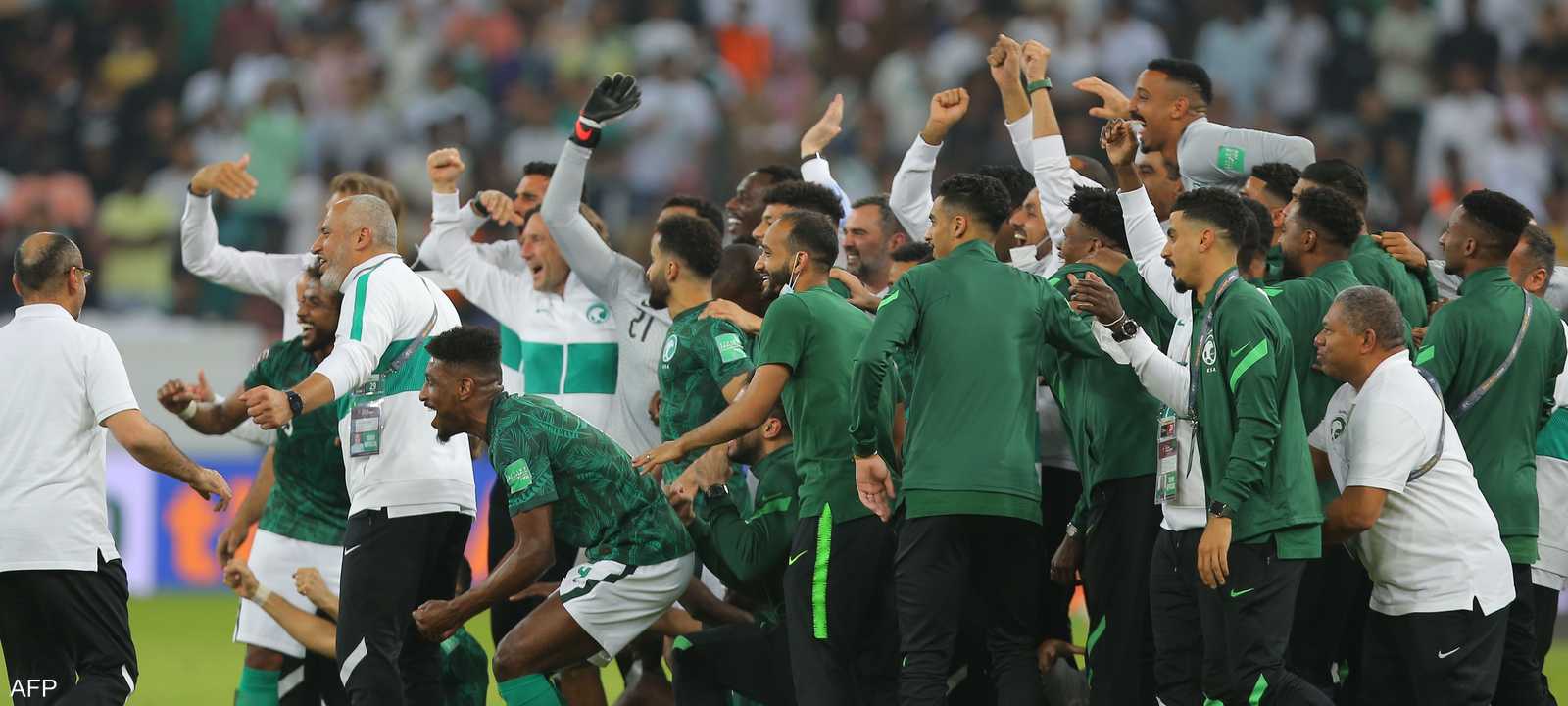 منتخب السعودية يحتفل بعد فوزه على أستراليا