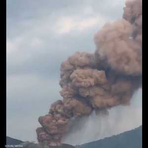 قذف البركان الرماد على ارتفاع 3 كلم