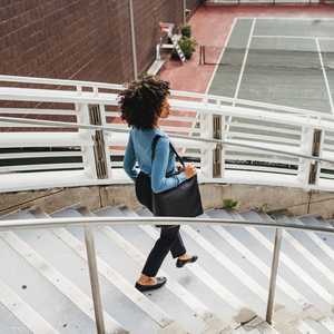 استخدم الدرج بدلا من المصعد عند الصعود والنزول