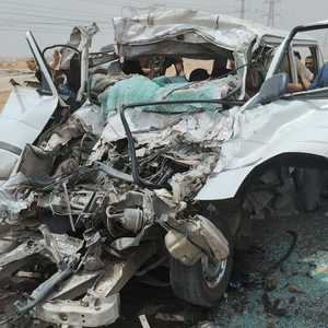 حافلة الركاب الصغيرة تهشمت تماما جراء الحادث