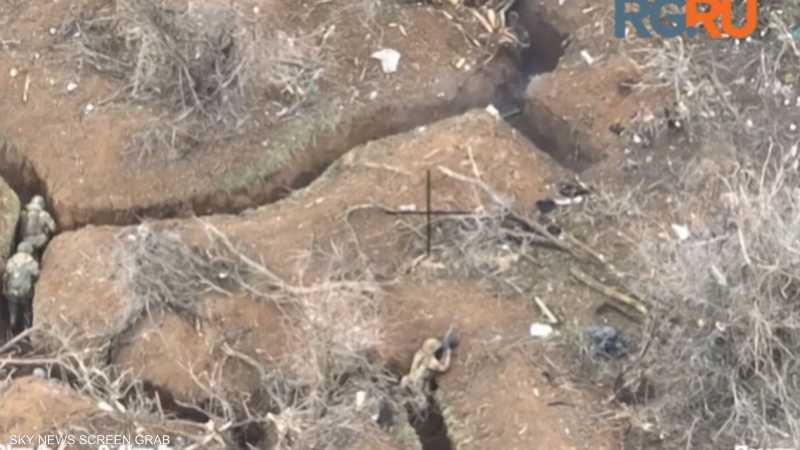 جنود روس يفاجئون المقاتلين الأوكرانيين في خنادقهم