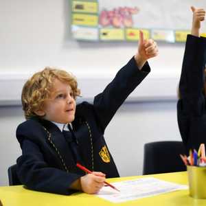 الآلاف من الأطفال يعزفون عن العودة إلى المدارس