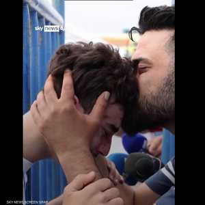 شاب يعثر على شقيقه بين الناجين من فاجعة اليونان