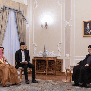 إبراهيم رئيسي والأمير فيصل بن فرحان