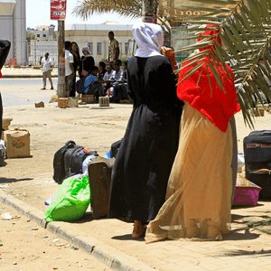 أهالي الخرطوم يعانون بسبب القتال بين الجيش والدعم السريع
