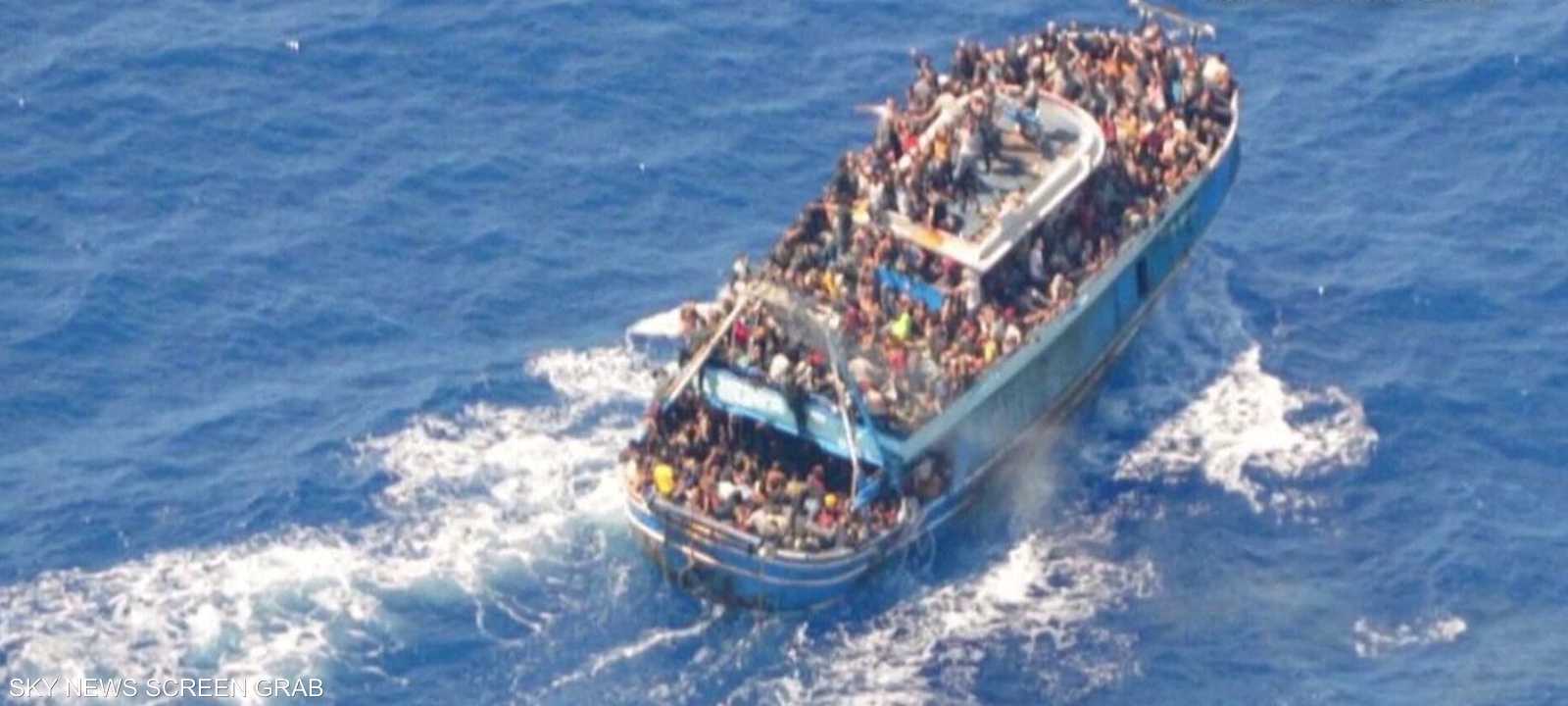 يحاكم مصريون في اليونان بتهمة التسبب في غرق سفينة مهاجرين