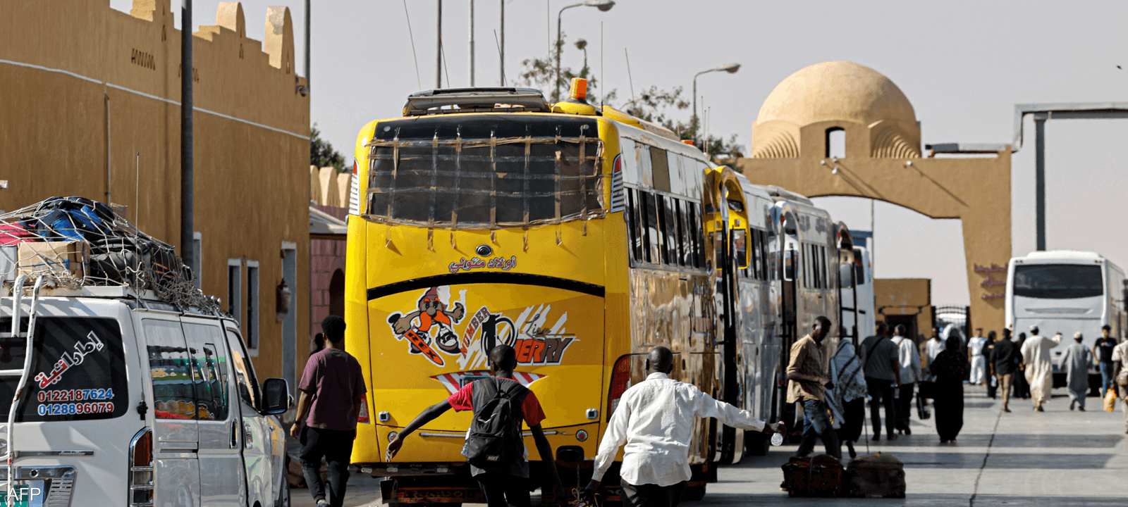 سودانيون يصلون معبر القسطل لدخول الأراضي المصرية