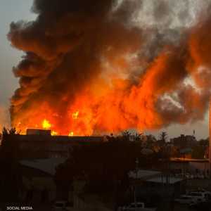 ألسنة اللهب تتصاعد من مقر المخابرات