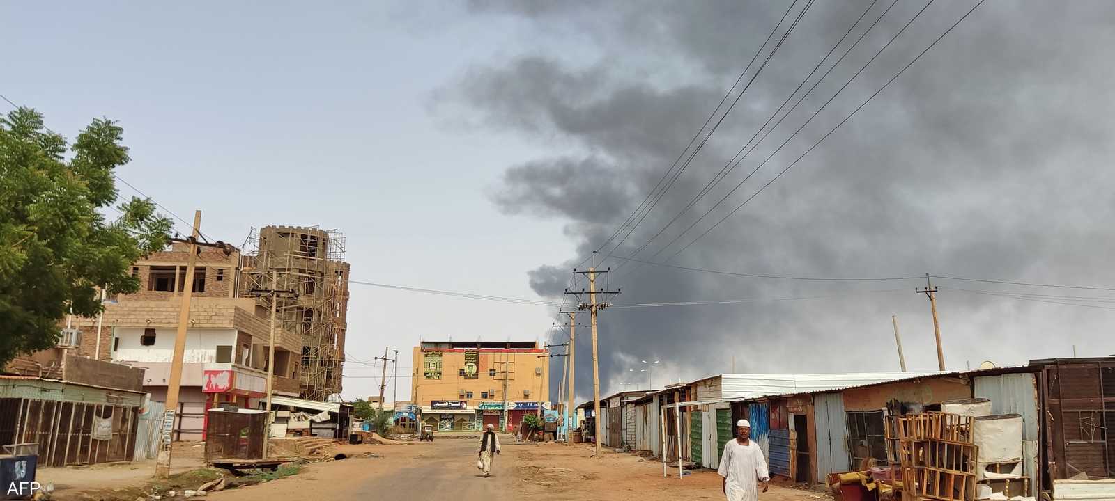 يعيش السودانيون أوضاعا صعبة مع استمرار القتال