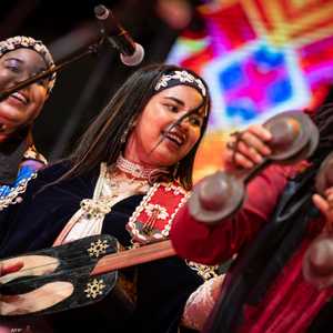 الفنانة أسماء الحمزاوي وفرقة بنات تمبكتو