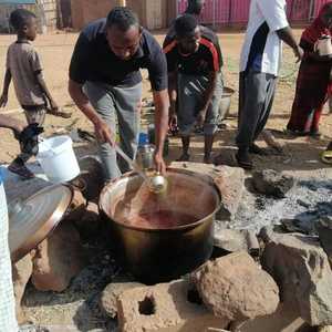 سودانيون وطعام في الشوارع