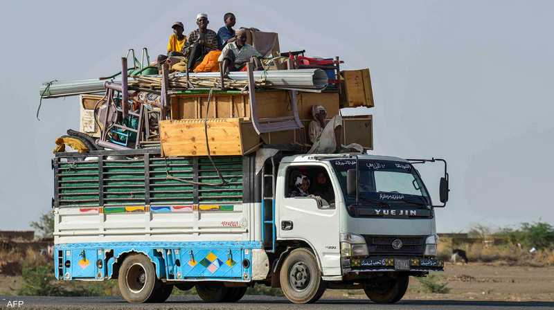 سودانيون يفرون من القتال - أرشيفية
