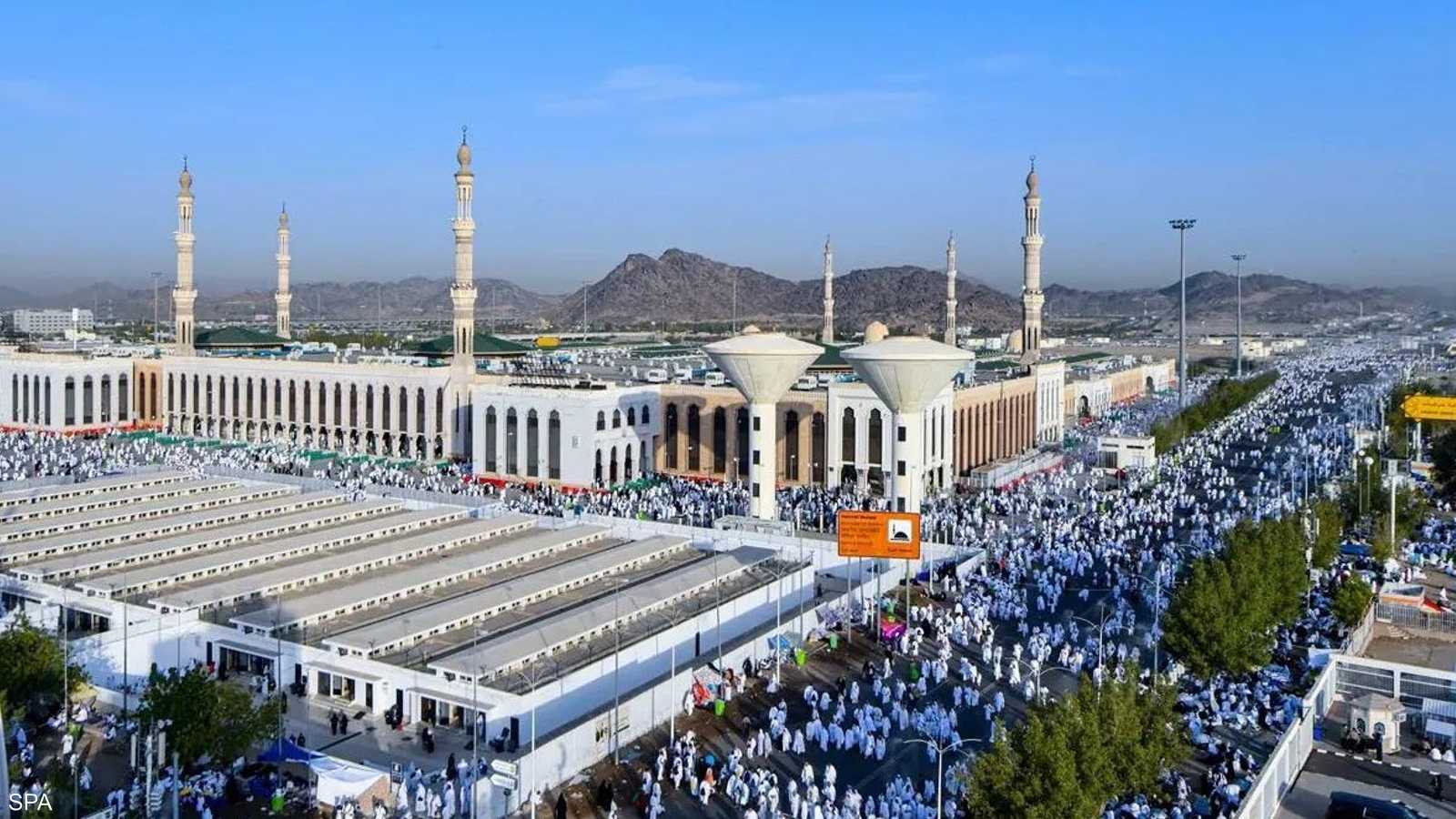 توافد أعدادٍ غفيرة من الحجاج لمسجد نمرة