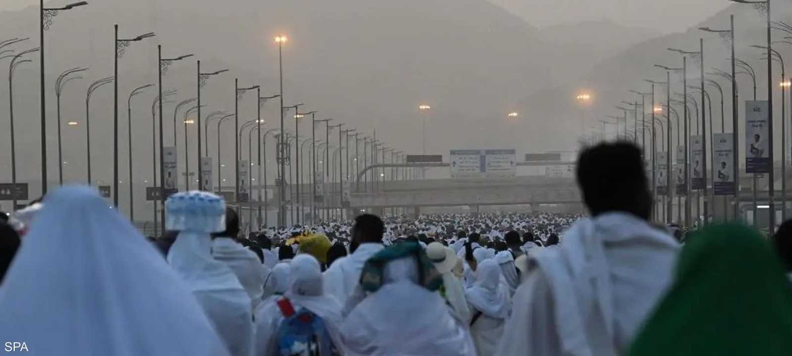 نفرة مزدلفة.. الحجاج يسلكون أطول طريق مشاة في العالم
