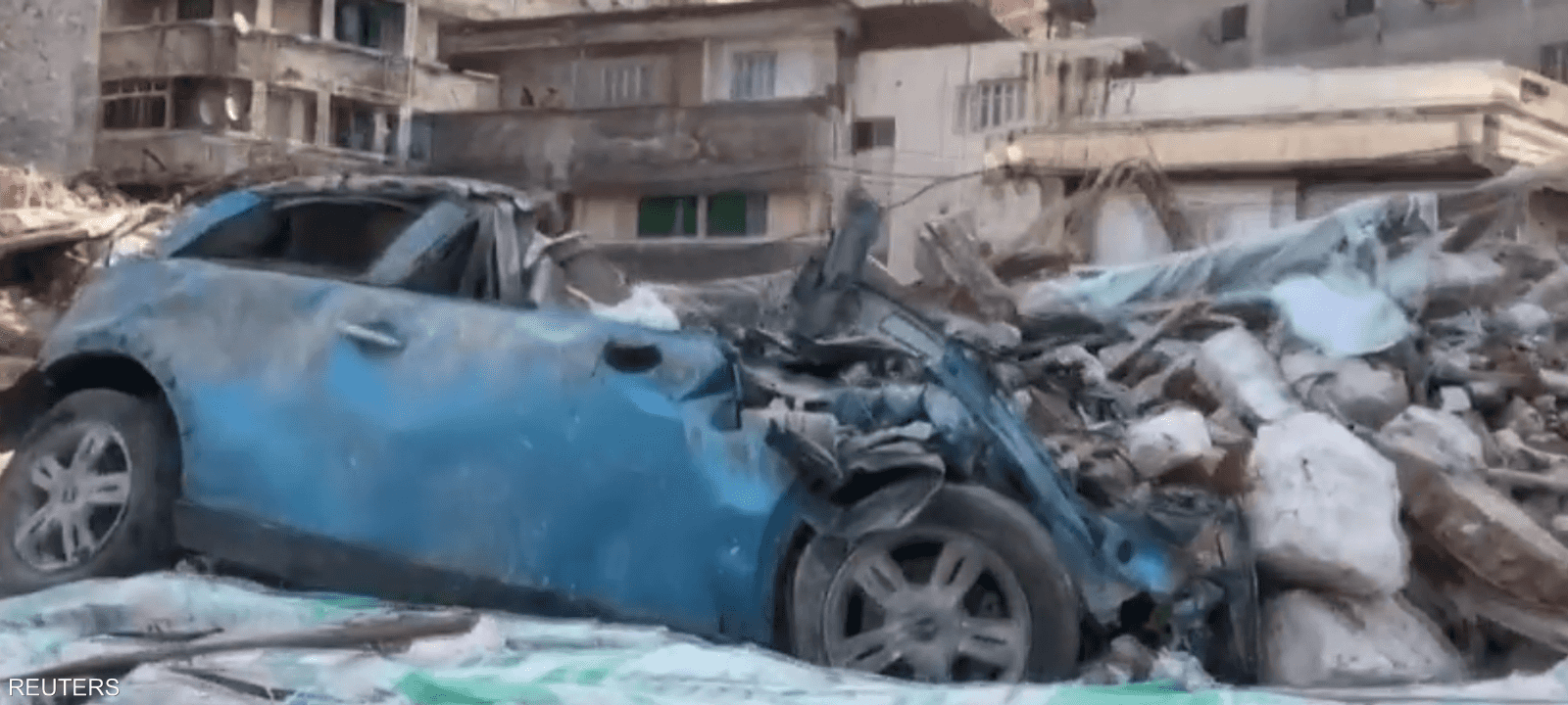 جانب من انهيار المبنى