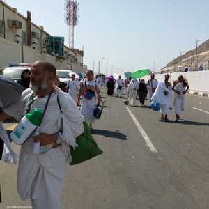 حجاج بيت الله الحرام يبدأون رمي الجمرات