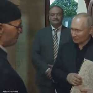 بوتين محتضنا المصحف في أول أيام عيد الأضحى