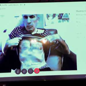 ميخائيل ساكاشفيلي كشف عن جسده النحيل