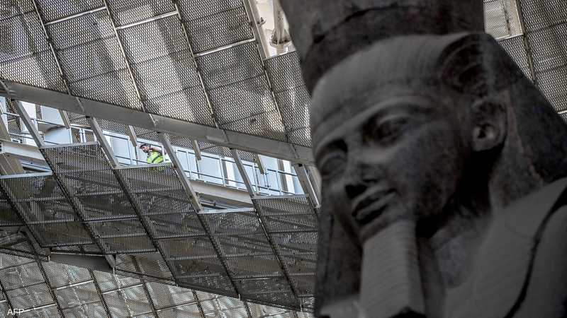 سويسرا تعيد قطعة من تمثال لرمسيس الثاني إلى مصر | سكاي نيوز عربية