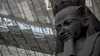 سويسرا تعيد قطعة من تمثال لرمسيس الثاني إلى مصر