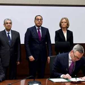 توقيع الاتفاقية بين وزارة الكهرباء وشركة "سكاتك"