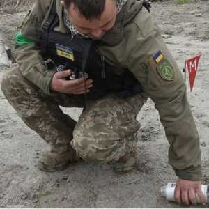 القنابل العنقودية محرمة دوليا.