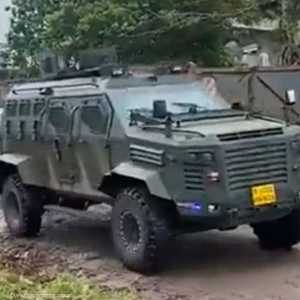 دخل مبابي القرية رفق عربة مصفحة