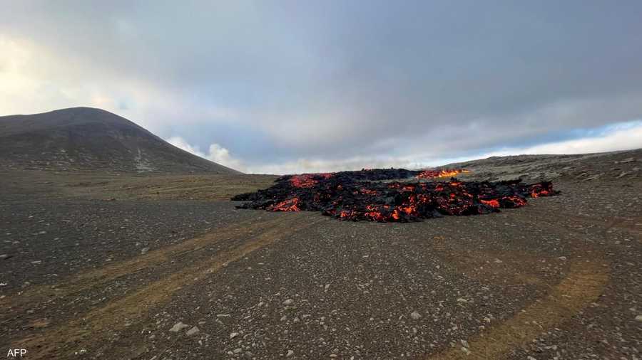هذه هي المرة الثالثة خلال سنتين التي تتدفّق فيها الحمم البركانية في المنطقة.
