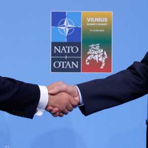 أمين عام الناتو لدى لقاءه الرئيس التركي في ليتوانيا