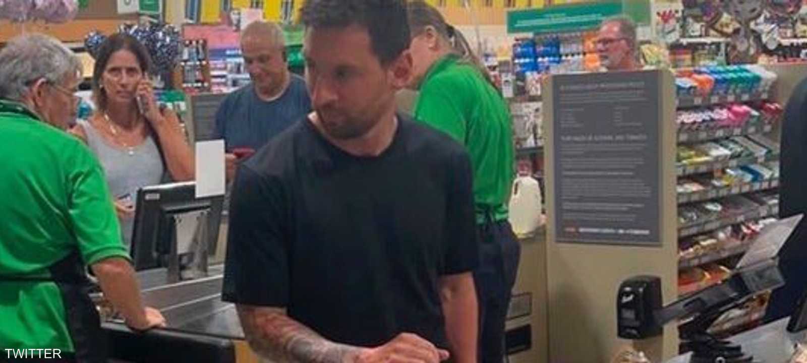 ميسي في السوبرماركت