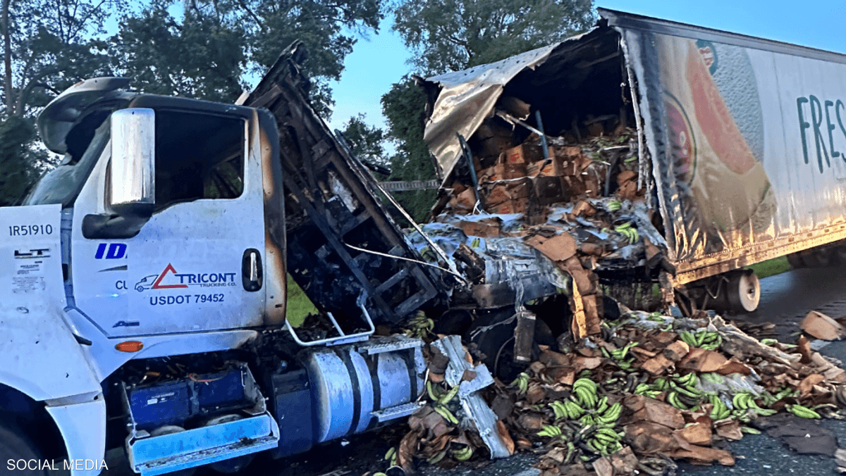 النيران اشتعلت بالشاحنة التي كانت تنقل حمولة كبيرة من الموز