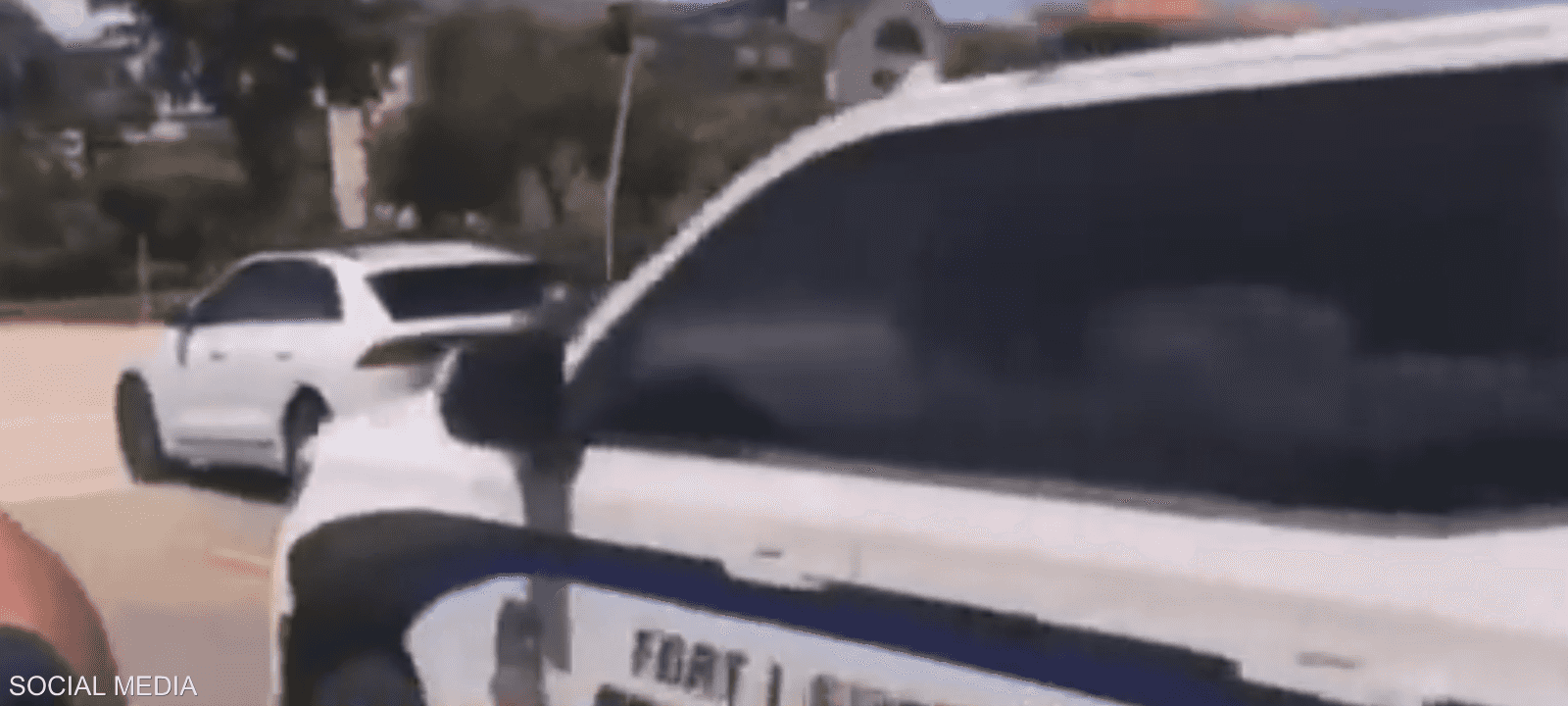 سيارة ميسي تجاوزت الإشارة الحمراء