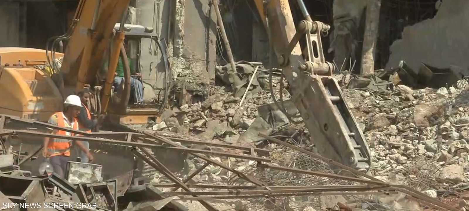 أنقاض عقار سكني منهار في القاهرة - أرشيفية