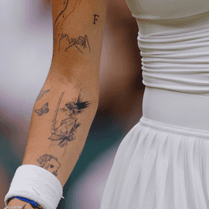 بعض من الوشوم على ذراع اللاعبة التشيكية