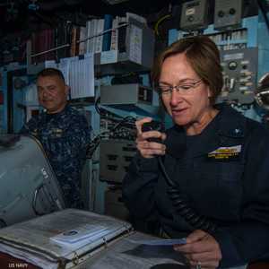 ليزا فرانشيتي تتولى أعلى منصب في البحرية الأميركية