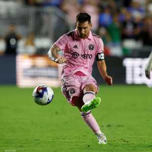 ميسي مسجلا الهدف الأول