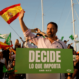 سانتياغو أباسكال زعيم حزب فوكس اليميني المتطرف في إسبانيا