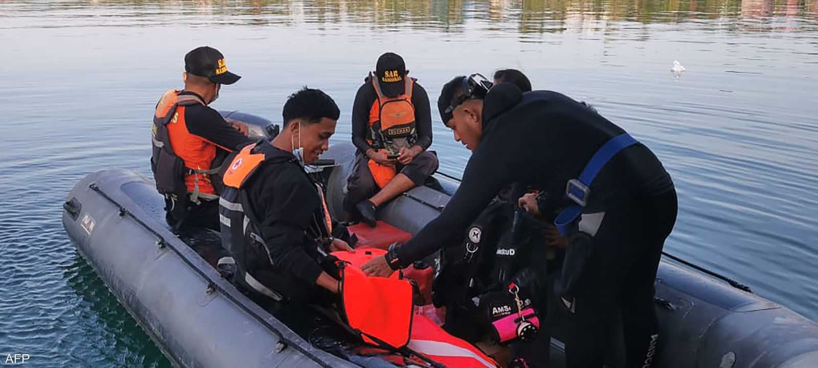 رجال الإنقاذ قالوا إن 19 شخصا مازالوا في عداد المفقودين