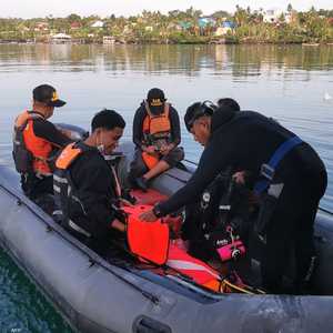 رجال الإنقاذ قالوا إن 19 شخصا مازالوا في عداد المفقودين