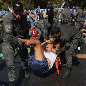الشرطة الإسرائيلية تفض الاحتجاجات بالقوة