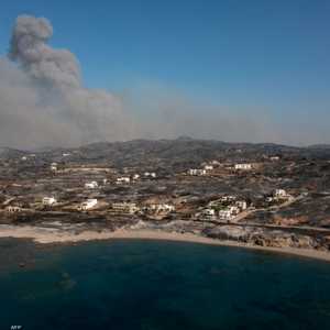 أعمدة الدخان وآثار الحرائق واضحة في جزيرة رودس اليونانية.
