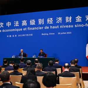 نائب رئيس مجلس الدولة الصيني خه لي مع وزير الاقتصاد الفرنسي